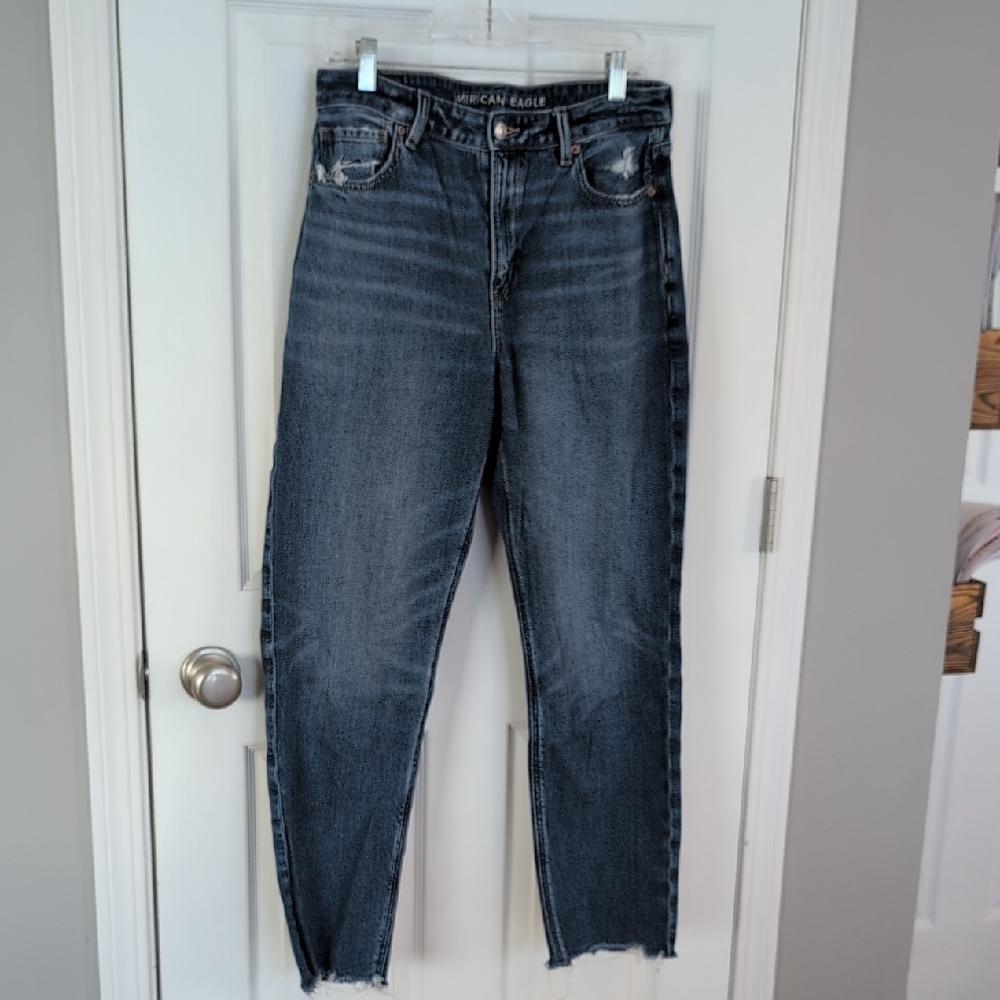 American Eagle Outfitters Women's Medium Wash Mom Jeans